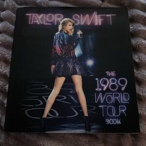 Taylor Swift 1989 World Tour Book